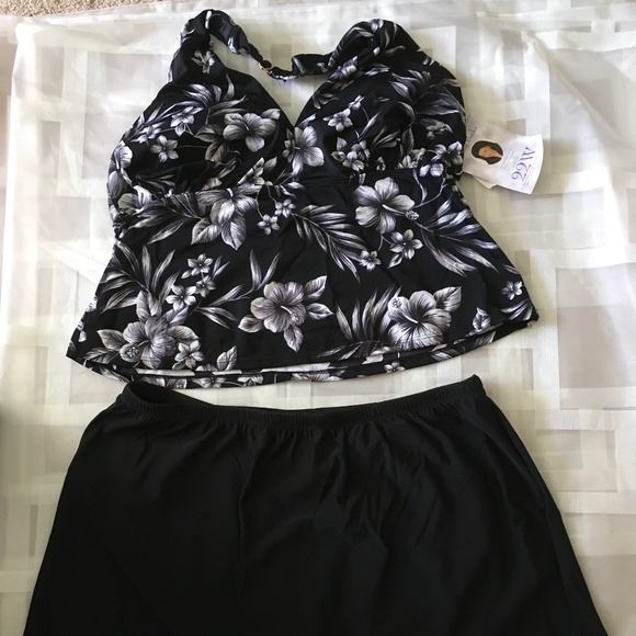 Delta Burke Other - Floral two-piece swimsuit set Plus size.